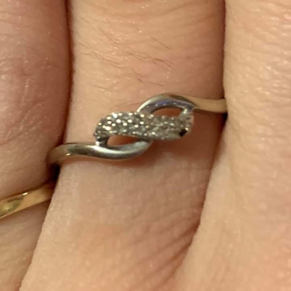 Infinity ring - Picture 1 of 2